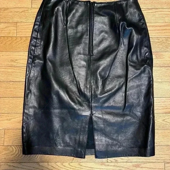 [8]Danier  Navy Blue Leather Pencil Skirt - Picture 4 of 8